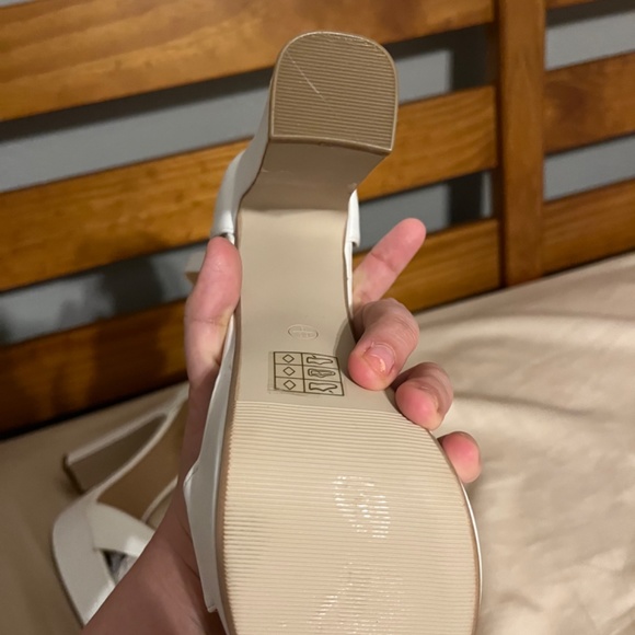 White ankle strap block heels - Picture 2 of 3